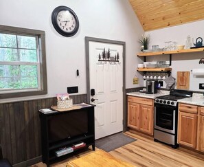Fridge, microwave, oven, stovetop - Holly Nest: Cozy Cabin Getaway near Gatlinburg (Cosby)