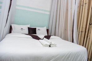 Classic Double or Twin Room, Mixed Dorm, Mountain View | 1 bilik tidur, tilam berlapik, dihias secara berasingan