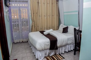 Pillowtop beds, individually decorated, individually furnished, desk