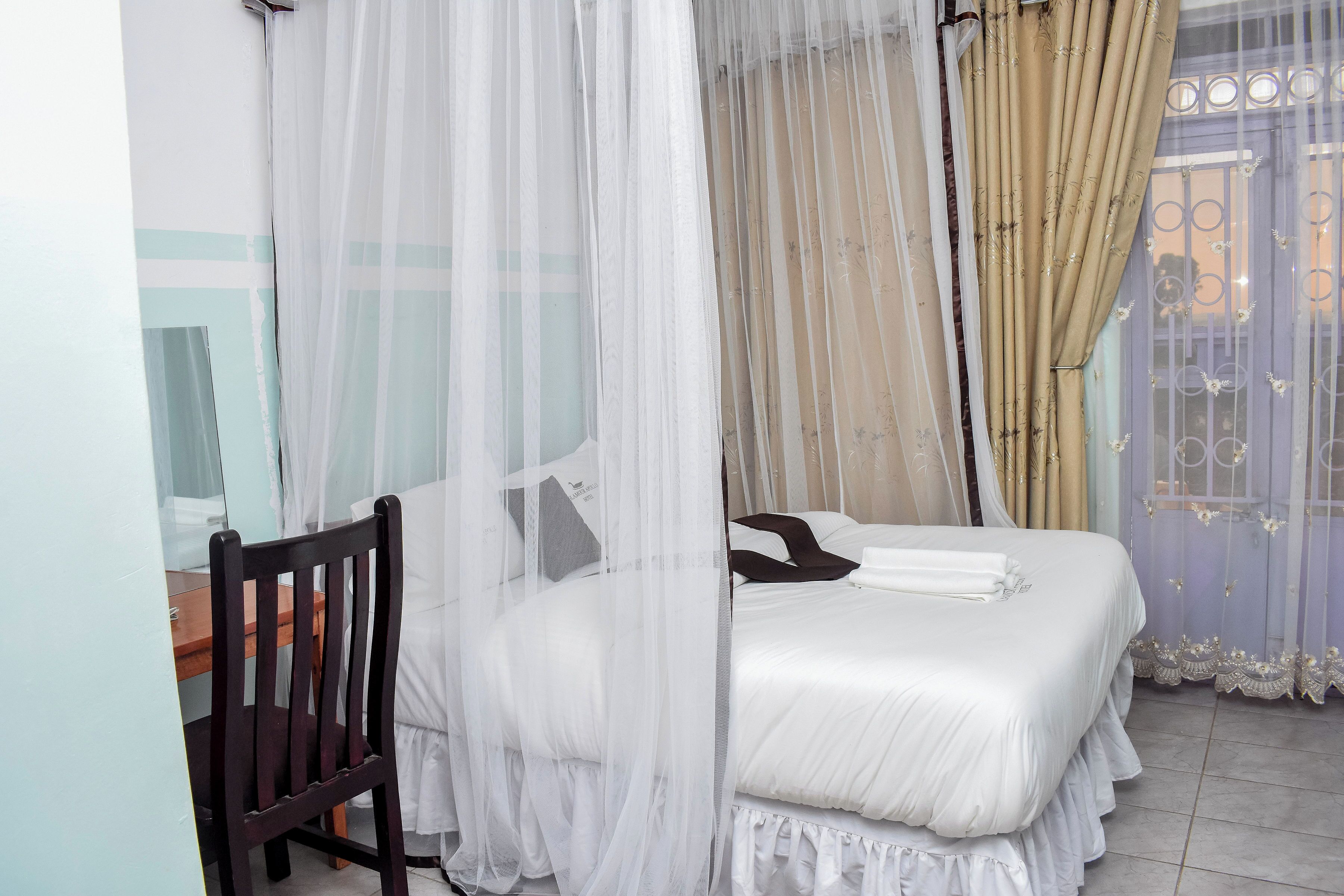 Pillowtop beds, individually decorated, individually furnished, desk