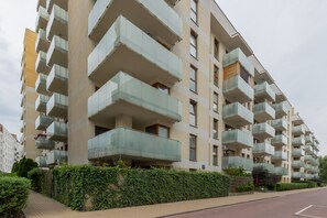 Exterior - Apartment With 3 Rooms Bemowo by Renters (Warsaw)