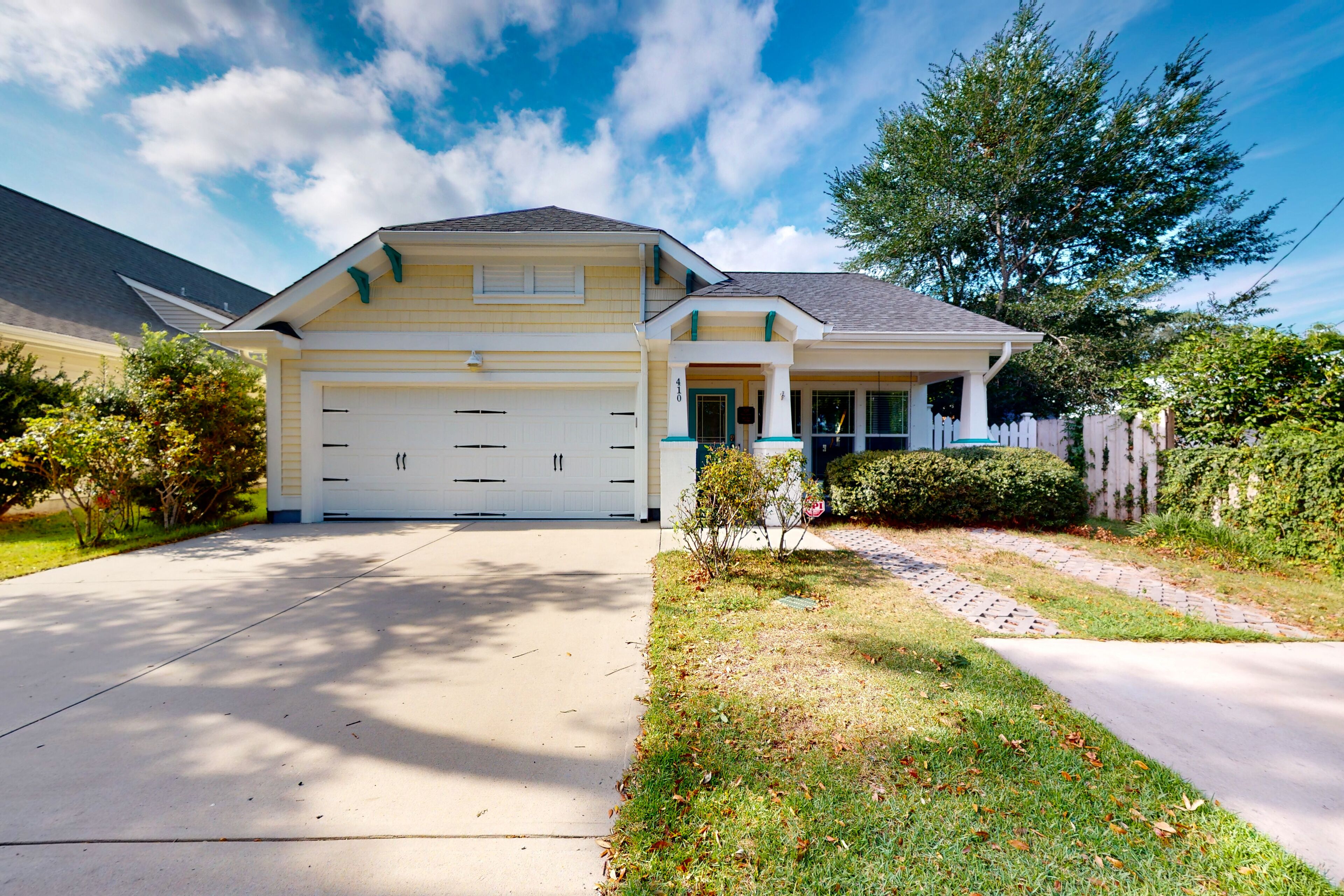 Charming dog-friendly house near the beach with private outdoor pool & grill