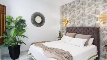 2 bedrooms, iron/ironing board, internet, bed sheets