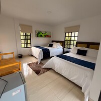Cubrecamas, wifi gratis y ropa de cama 