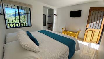 スーペリア ダブルルーム | 羽毛の掛け布団、WiFi (無料)、ベッドシーツ