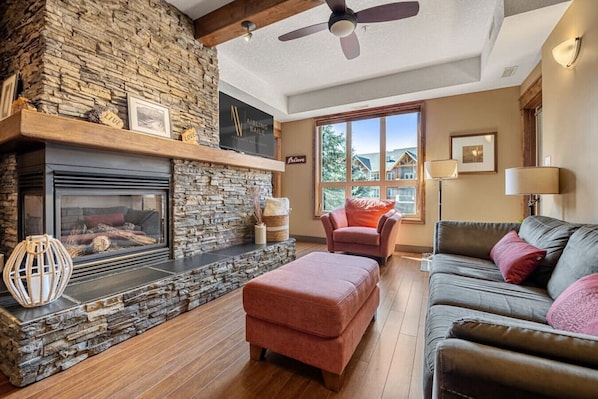 Smart TV, fireplace