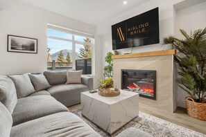 Smart TV, fireplace