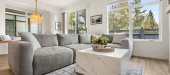 The Silver Fox | Private Hot Tub | Walk to Beach