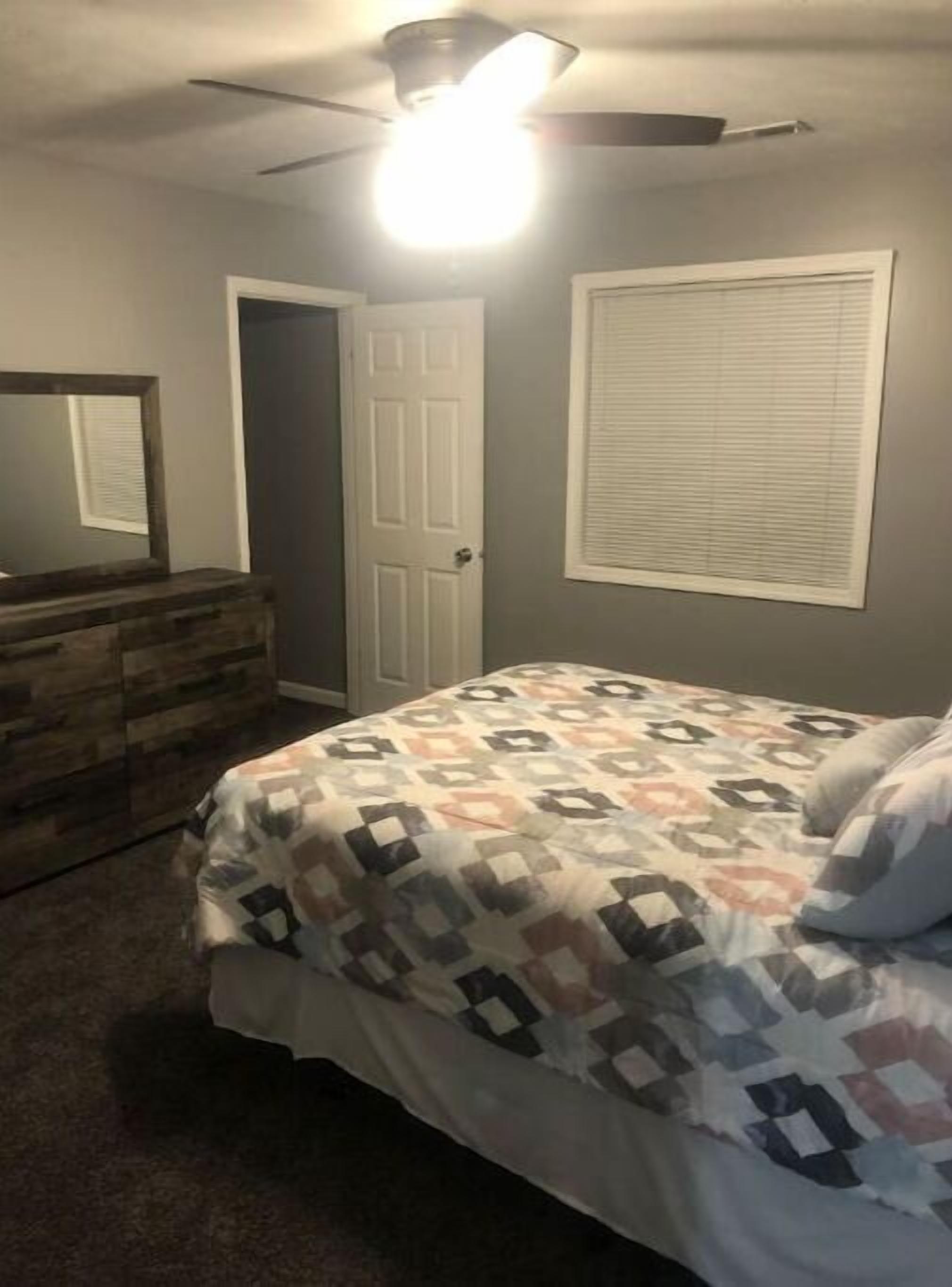 3 chambres, fer et planche à repasser, Wi-Fi, draps fournis