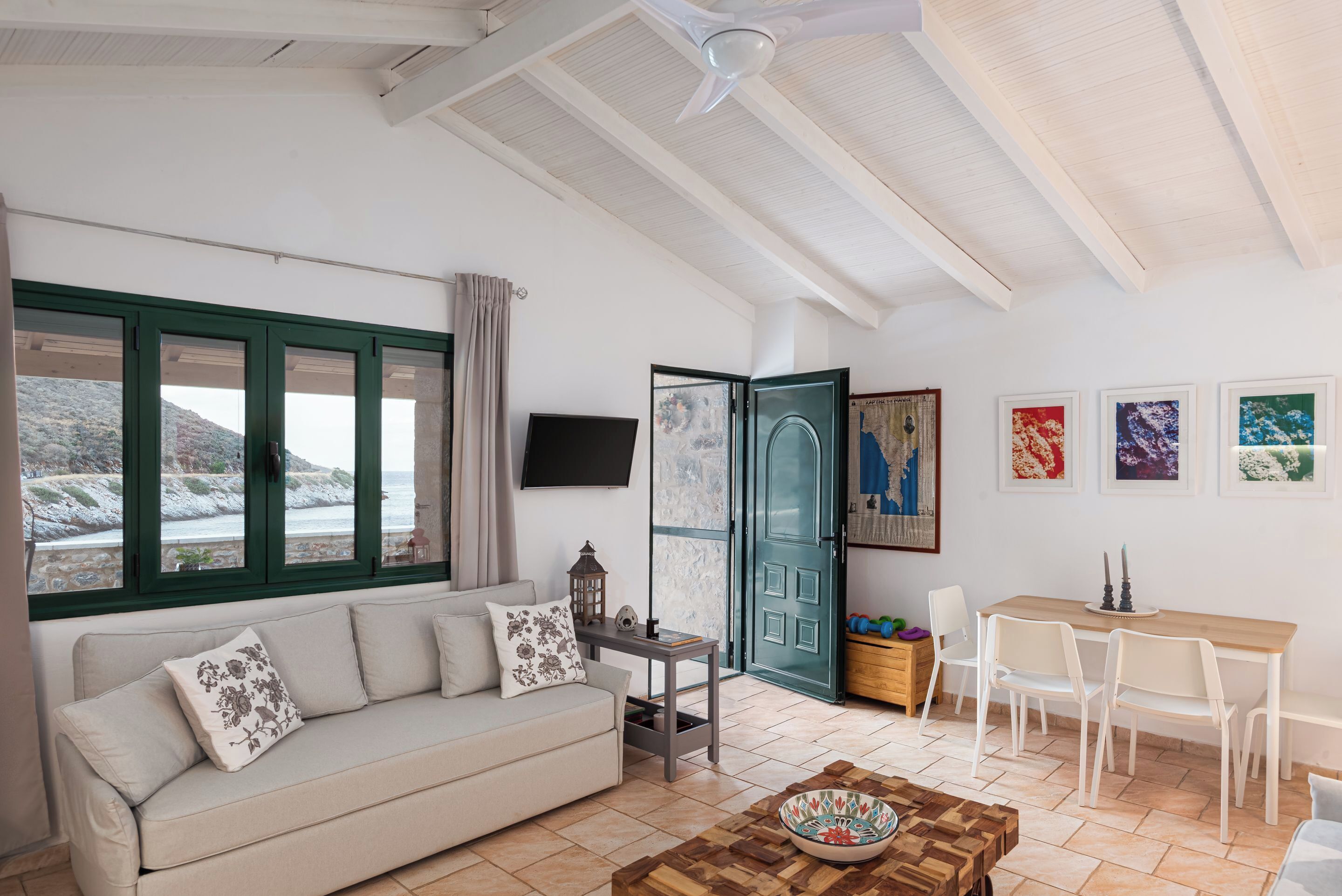 Comfort Apartment | Living area | Smart TV, Netflix, streaming services