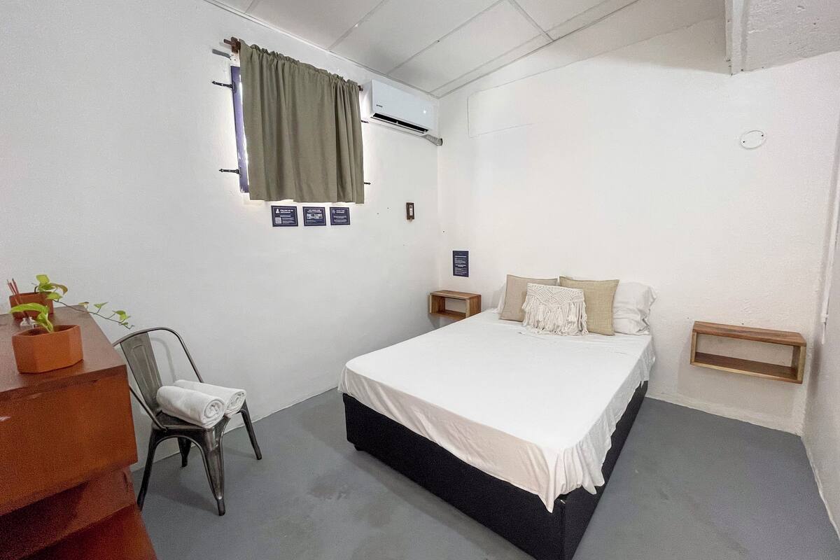Basic Double Room, 1 Double Bed | Hypo-allergenic bedding available, soundproofing, WiFi (free)