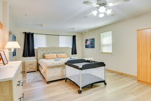 4 Schlafzimmer, Reisekinderbett, WLAN, Bettwäsche