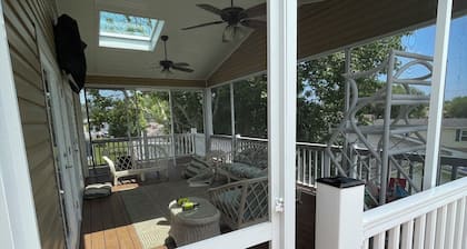 Surfside Beach. 7 BR 4 BA beach house in Oceanside Village gated community.