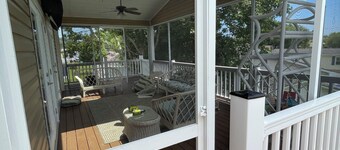 Surfside Beach. 7 BR 4 BA beach house in Oceanside Village gated community.
