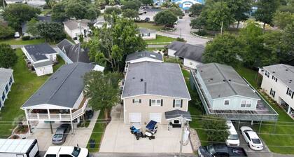 Surfside Beach. 7 BR 4 BA beach house in Oceanside Village gated community.