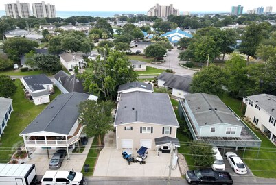 Surfside Beach. 7 BR 4 BA beach house in Oceanside Village gated community. 