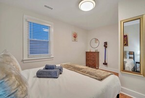 2 bedrooms, iron/ironing board, WiFi, bed sheets