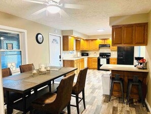 Dining - Blue Haven (Marion)
