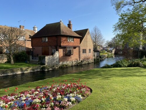 Crippens, English Apple Pie , Historic, Wood Fire,Parking, EV, Center