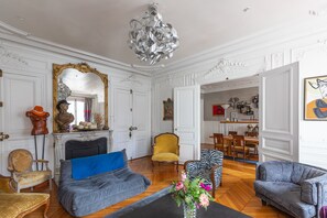 Living area - Sophisticated and Grand Apt. in Perfect Location! (Paris)