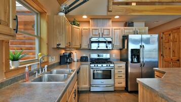 Cabin, Multiple Beds, Fireplace | Private kitchen | Fridge, microwave, oven, stovetop
