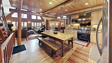 Cabin, Multiple Beds, Balcony | Private kitchen | Fridge, microwave, oven, stovetop