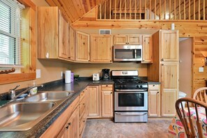Cabin, Multiple Beds, Kitchen | Private kitchen | Fridge, microwave, stovetop, coffee/tea maker - The Loft at Blueberry Lake (Couderay)