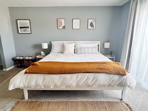 2 bedrooms, desk, free WiFi, bed sheets
