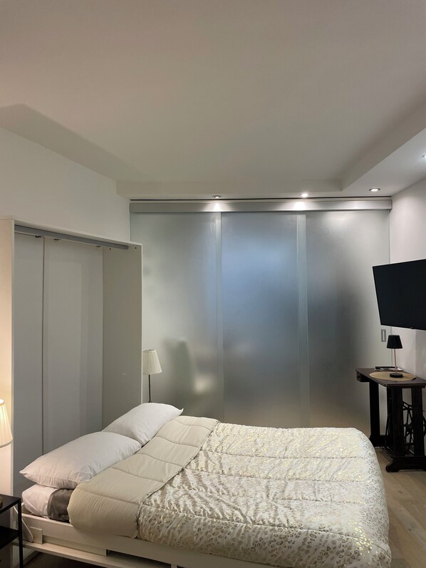 1 chambre, fer et planche à repasser, lit parapluie, Wi-Fi gratuit