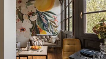 Classic Studio, Multiple Beds | Interior