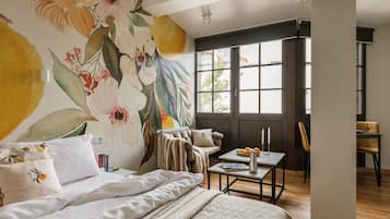 Classic Studio, Multiple Beds | Interior