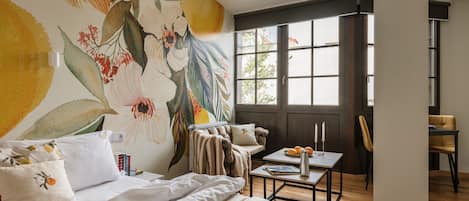 Classic Studio, Multiple Beds | Interior