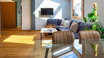 Gallery Studio, 1 Queen Bed with Sofa bed | Living area | Flat-screen TV