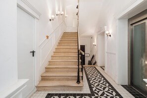 Staircase - ArtSquare by Fragola Apartments (Kraków)