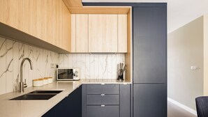 Apartment | Private kitchen | Coffee/tea maker, fridge, microwave, oven - The Kennington Flats (London)
