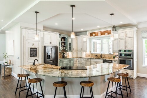 Stunning Luxury Villa on the Lake - Play in Nashville, Relax at the Lake!