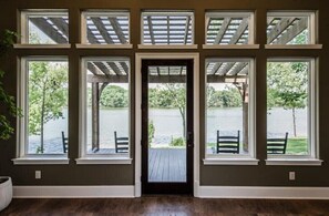 المنشأة من الداخل