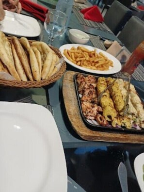 Café da manhã com buffet grátis todos os dias