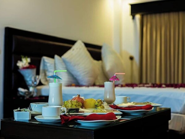 Deluxe Double Room | Iron/ironing board, free WiFi