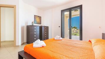 5 Schlafzimmer, Bügeleisen/Bügelbrett, Bettwäsche