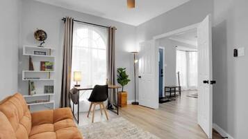 Smart TV, books, stereo