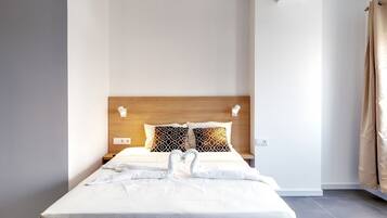 1 bedroom, desk, laptop workspace, free WiFi