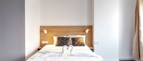 Desk, laptop workspace, free WiFi, bed sheets