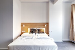 Desk, laptop workspace, free WiFi, bed sheets