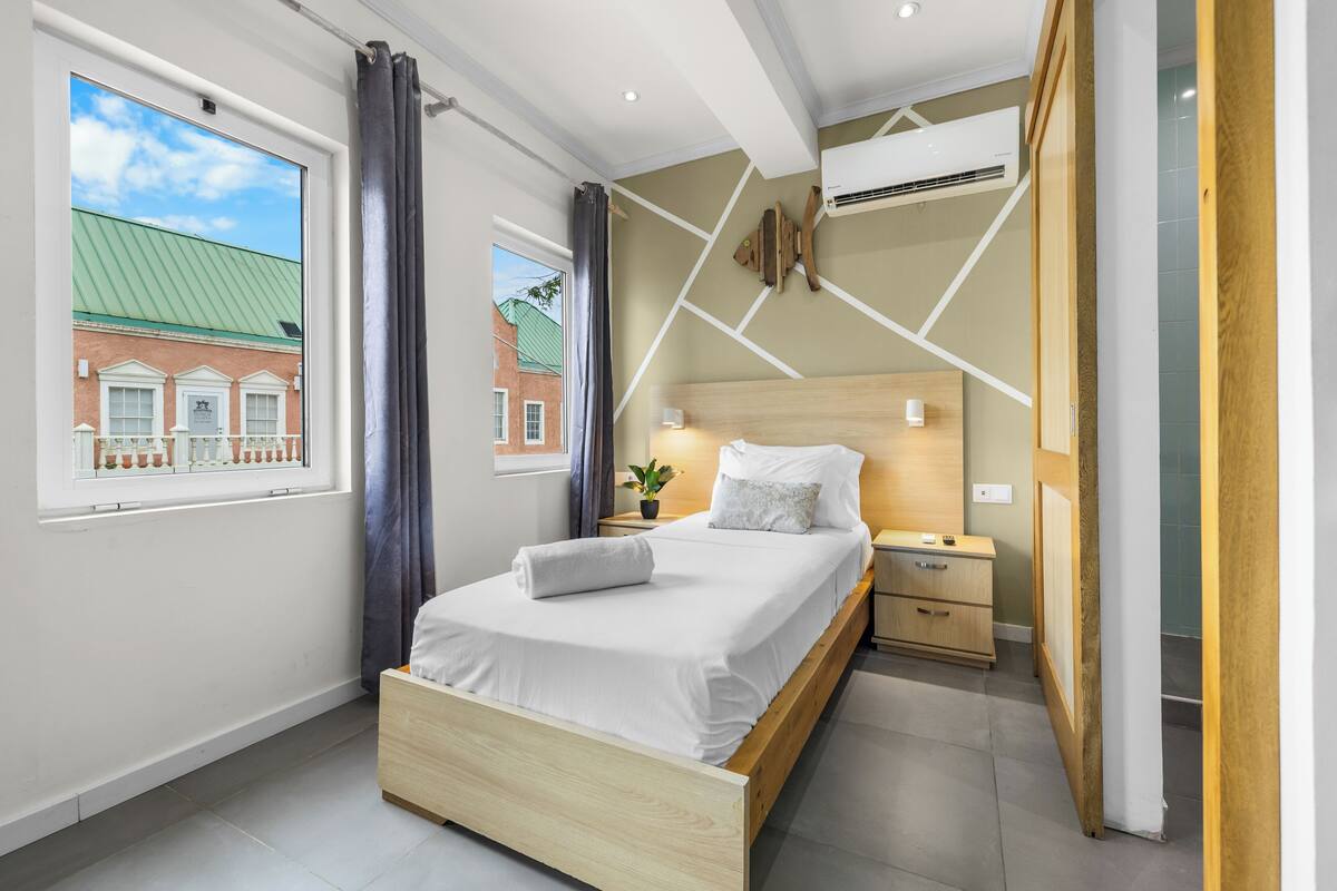 Basic Single Room | Desk, laptop workspace, WiFi (free), bed sheets