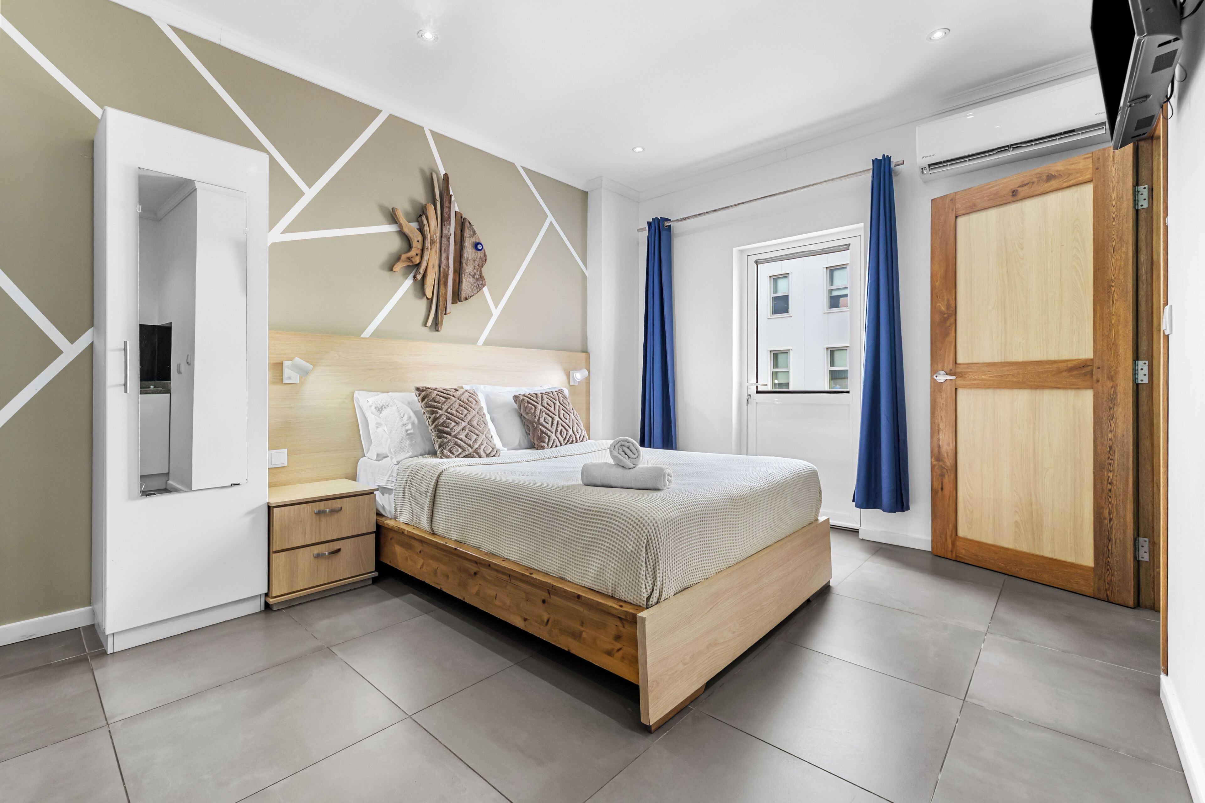 Desk, laptop workspace, free WiFi, bed sheets