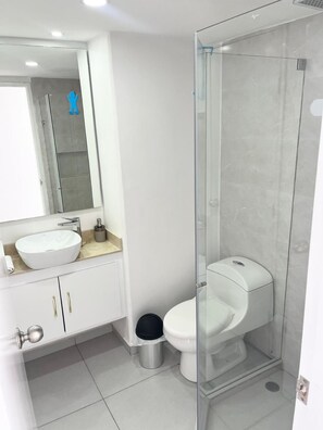 A modern bathroom with a glass-enclosed shower, a white sink, and a toilet. - Apartment 20tc Views To The Sea With Swimming Pool (Cartagena)