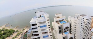 A high-rise hotel with multiple balconies overlooking a beach and the sea. - Studio Apartment E19c Close To The Sea And Pool (Cartagena)