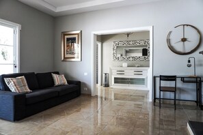 Televisie en een open haard