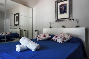 2 bedrooms, iron/ironing board, travel cot, free WiFi - - (San Cristobal de La Laguna)